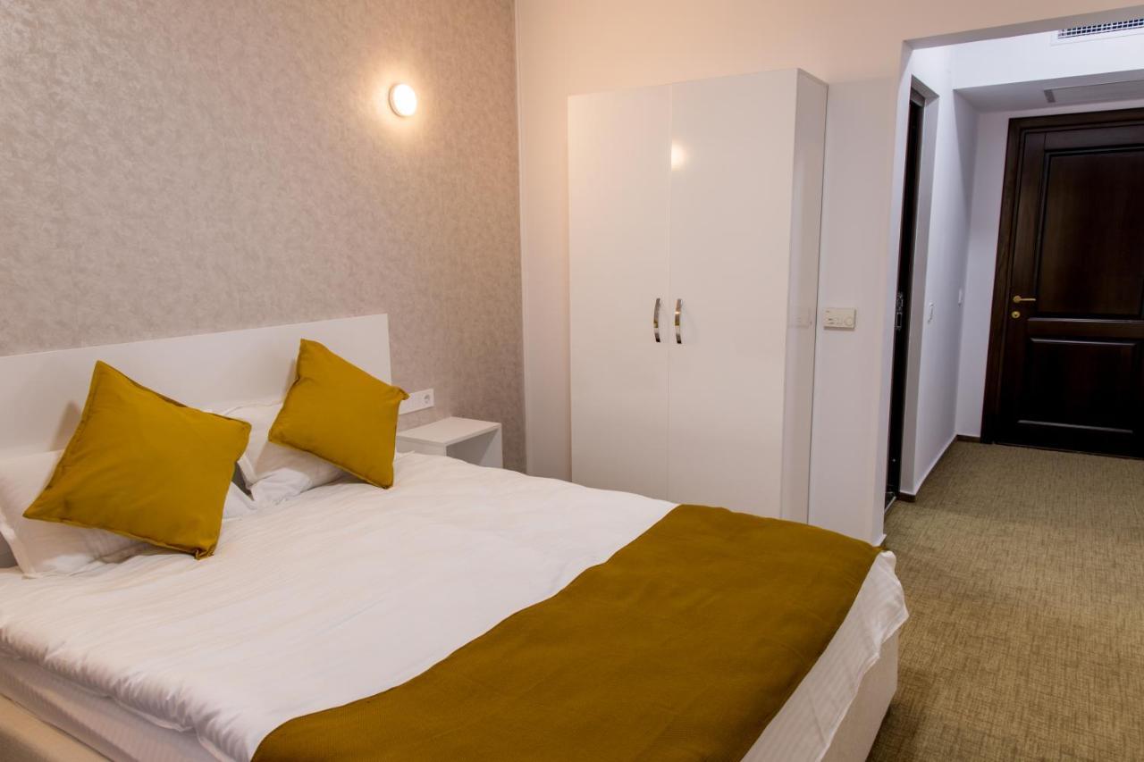 Complex Carol Hotel Buzău Exterior photo