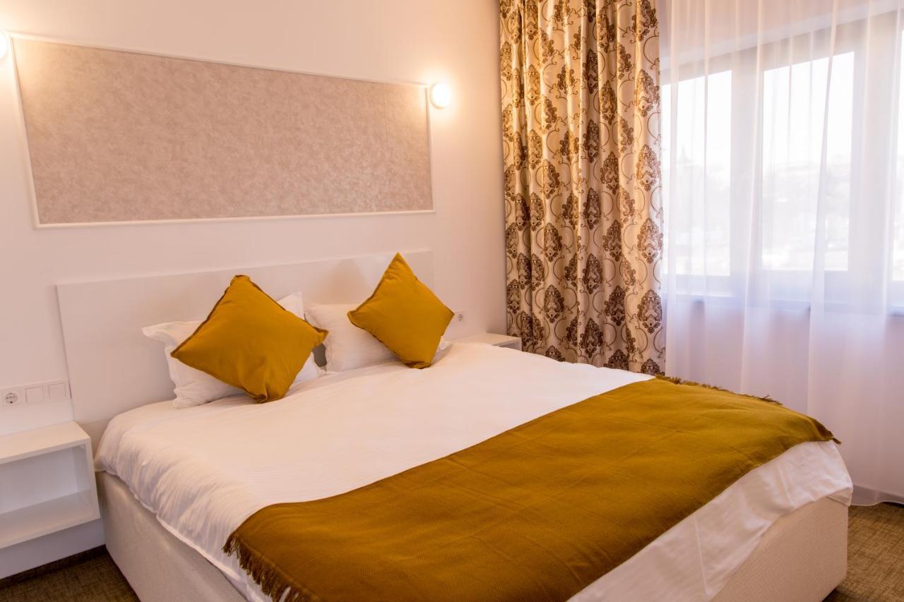 Complex Carol Hotel Buzău Exterior photo