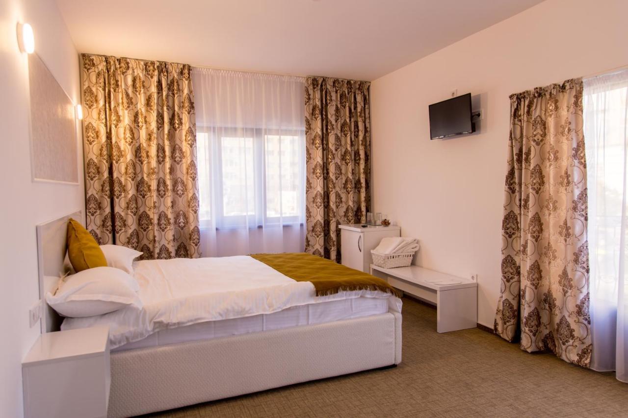 Complex Carol Hotel Buzău Exterior photo