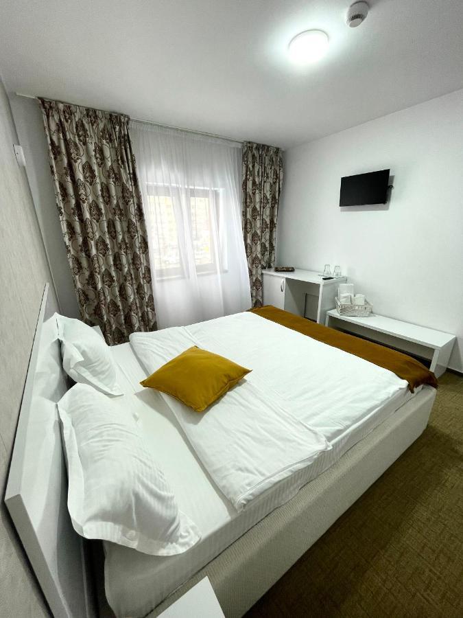 Complex Carol Hotel Buzău Exterior photo